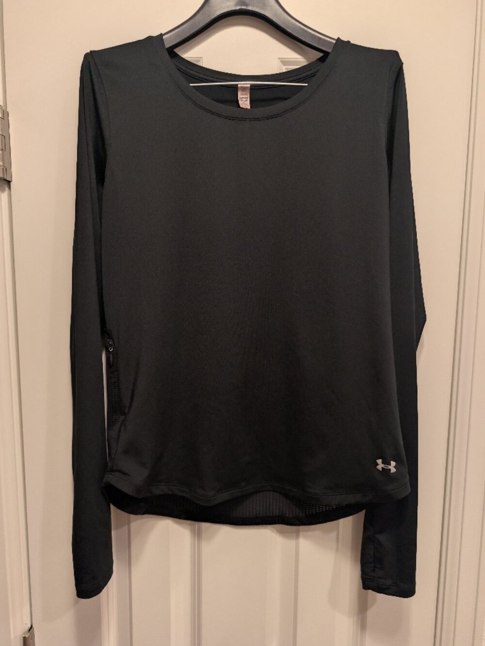 Under Armour HeatGear Womens Small Black Long Sleeve Athletic Top Mesh Panel